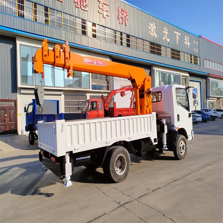 阜城县三轮随车吊定制 农用改装机自备吊中瑞长期出售